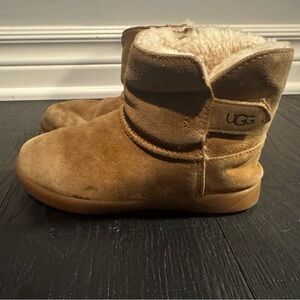 UGG Kids 11 Tan Suede Shearling-Lined Pull-On Boots
